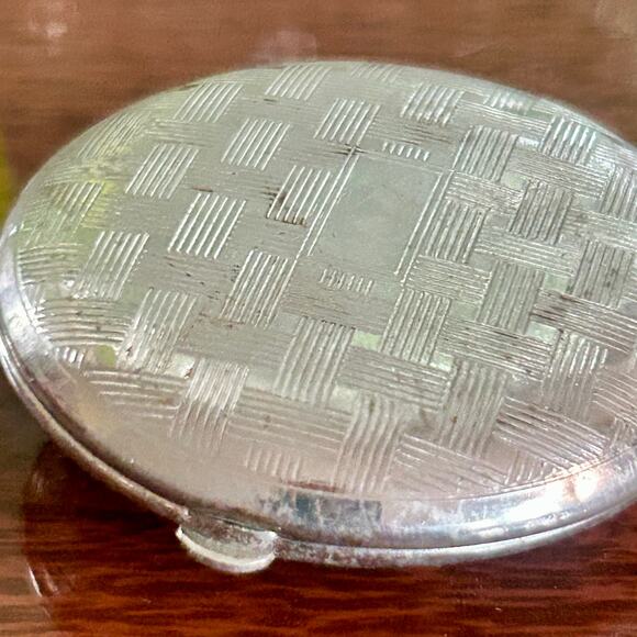 Vintage “Three Flowers” Metal Powder Compact Richard-Hudnut Mirror Case & Puff - Picture 8 of 14